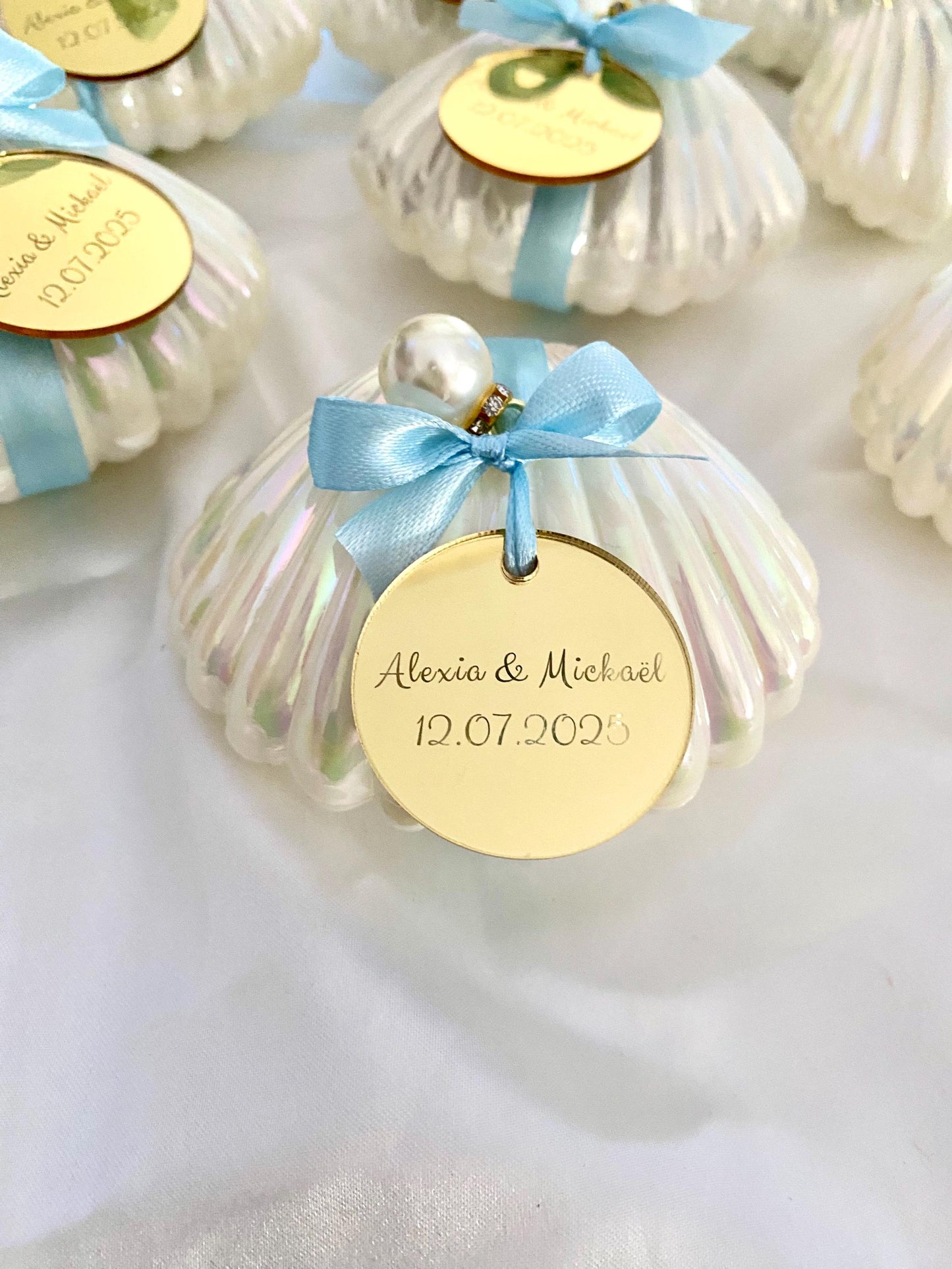 Bougie coquillage Cadeau invité chic Mariage, Aïd, Baby shower, Anniversaire, Baptême boîte coquillage personnalisée ruban plaque miroir or - Lia Bloom