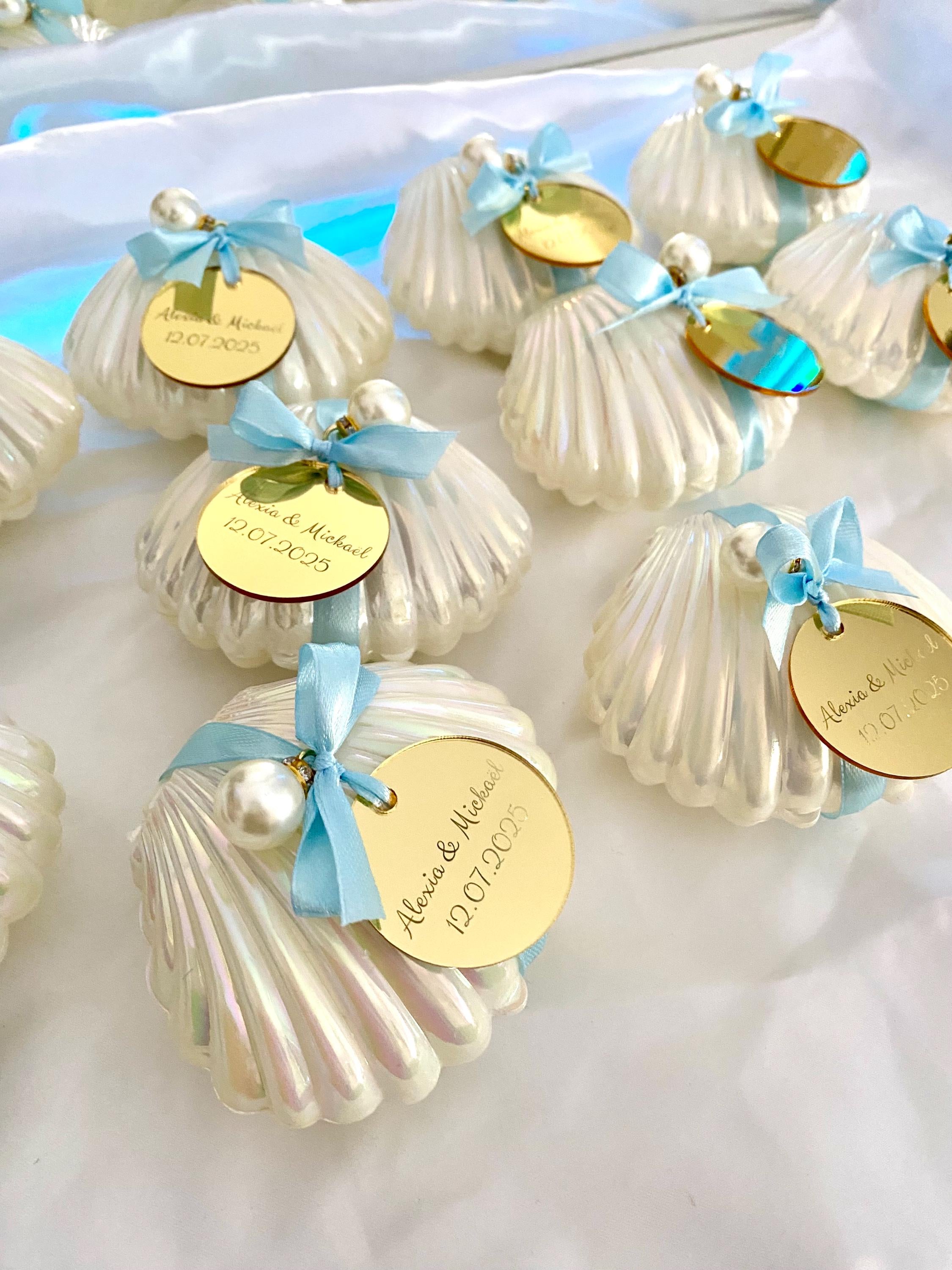 Bougie coquillage Cadeau invité chic Mariage, Aïd, Baby shower, Anniversaire, Baptême boîte coquillage personnalisée ruban plaque miroir or - Lia Bloom