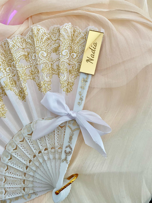 Éventail Cadeau personnalisé pour mariée et demoiselle d’honneur | plaque dorée gravée | EVJF Future Mariée Fiançailles Mariage accessoire - Lia Bloom